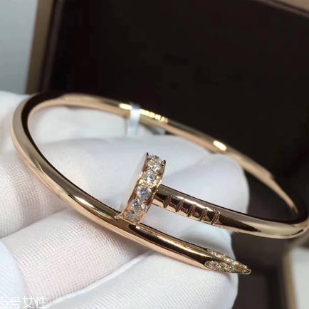 卡地亞手鐲可以刻字嗎？印證愛的箴言