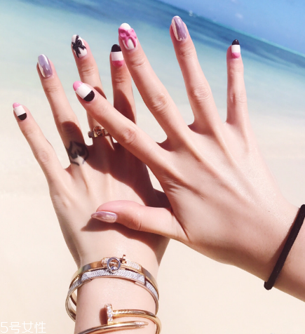 卡地亞手鐲可以戴著洗澡嗎？最好不要經常碰水