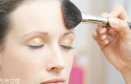 粉底液涂完遮瑕用哪種好 著重遮瑕 粉底液涂完遮瑕用哪種好 著重遮瑕