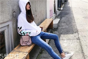 牛仔褲可以用洗衣機(jī)洗嗎？盡量少用洗衣機(jī)