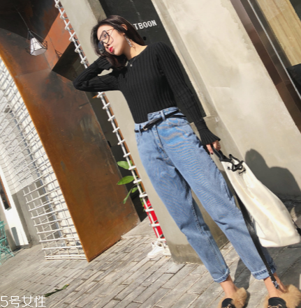 牛仔褲可以和黑色衣服一起洗嗎？