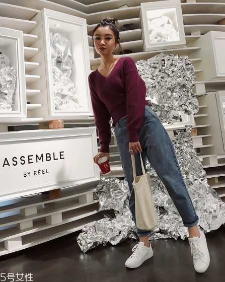 牛仔褲可以配籃球鞋嗎？打造活力運(yùn)動(dòng)范兒