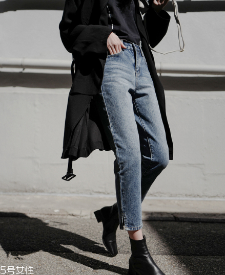 牛仔褲可以干洗嗎？仔細(xì)閱讀牛仔褲標(biāo)牌