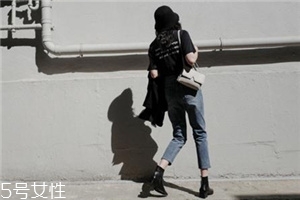 牛仔褲可以干洗嗎？仔細(xì)閱讀牛仔褲標(biāo)牌