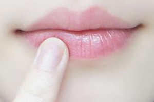 口紅雨衣敏感肌能用嗎？含香料會過敏