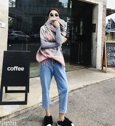 牛仔褲要買大一碼嗎？穿著合身就行