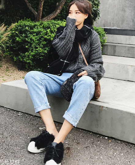 牛仔褲要買大一碼嗎？穿著合身就行