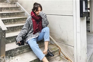 牛仔褲要買大一碼嗎？穿著合身就行