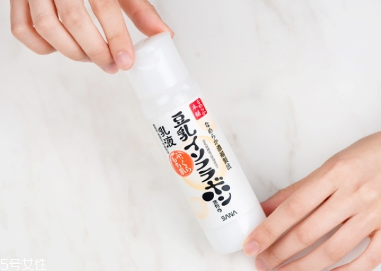 乳液可以抹頭發(fā)嗎？乳液可以防止頭發(fā)分叉