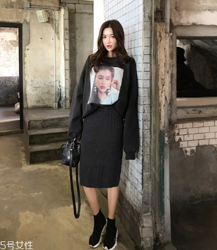 黑色針織裙配什么鞋子？各種風(fēng)格隨意切換