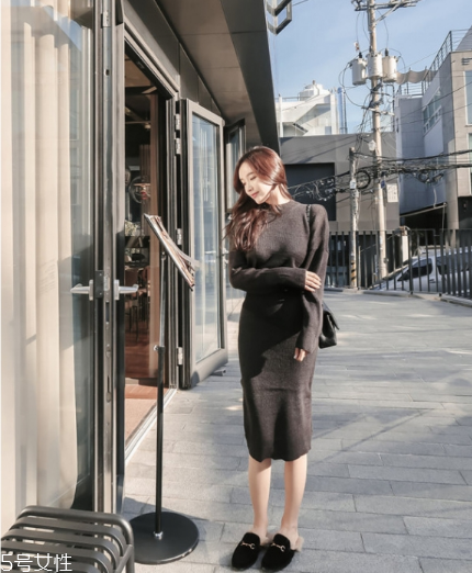 黑色針織裙配什么鞋子？各種風(fēng)格隨意切換