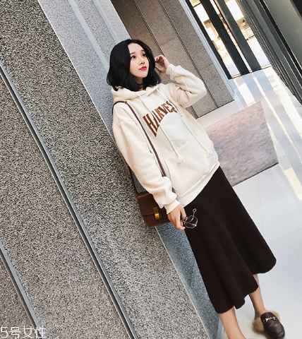 黑色針織裙配什么鞋子？各種風(fēng)格隨意切換