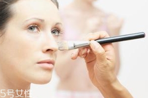 天天化妝皮膚會(huì)變差嗎？卸妝不干凈才傷膚