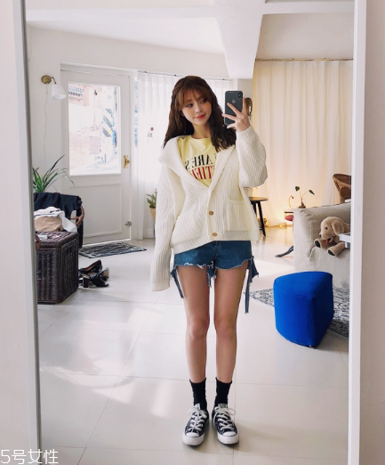 白色針織衫怎么搭配？今年開春這樣穿