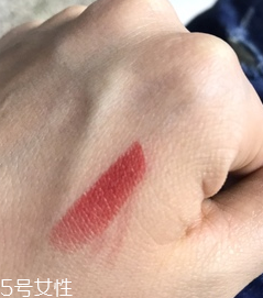 露華濃黑管口紅怎么樣？4種質(zhì)地全試色