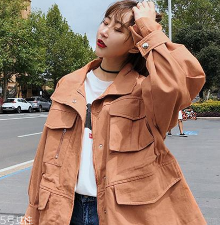 2022年流行風衣有哪些款式？這幾款都是必備款