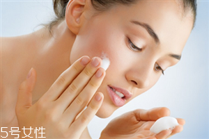 含皂基的洗面奶有害嗎 含皂基洗面奶的清潔力好 含皂基的洗面奶有害嗎 含皂基洗面奶的清潔力好