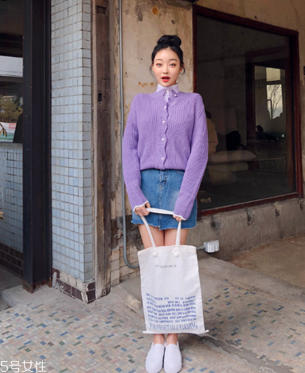 紫色針織衫怎么搭配？開春穿出浪漫甜美氣息