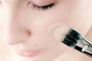 為什么粉底液會(huì)變暗沉？氧化成分過(guò)少