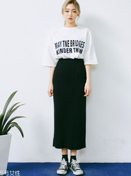 黑色針織裙配什么上衣好看？小女人溫柔氣質(zhì)盡顯