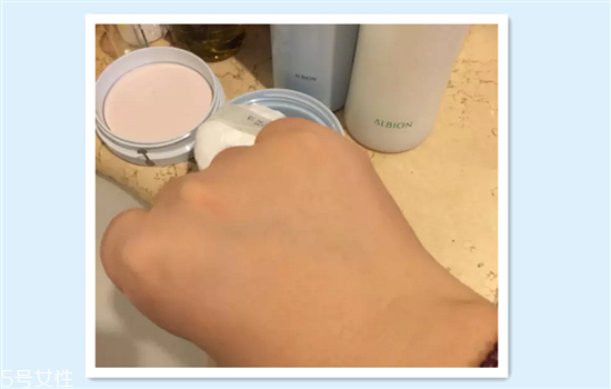 club晚安粉和奧爾濱哪個好對比 一分價錢一分貨 club晚安粉和奧爾濱哪個好對比 一分價錢一分貨