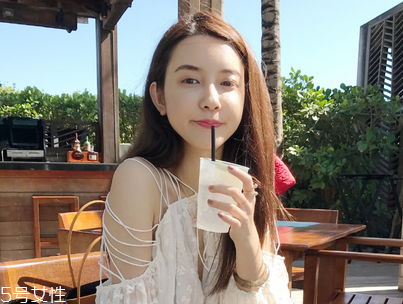 長期用清水洗臉好嗎 清水洗不干凈深層污垢 長期用清水洗臉好嗎 清水洗不干凈深層污垢