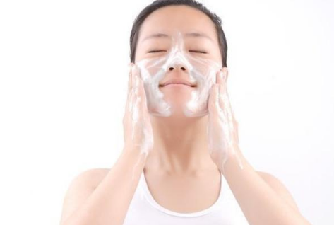 氨基酸洗面奶怎么用能起泡 不是所有氨基酸洗面奶都起泡 氨基酸洗面奶怎么用能起泡 不是所有氨基酸洗面奶都起泡