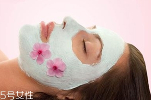 敷完面膜不洗臉會怎么樣？粉刺悶痘毛孔堵塞