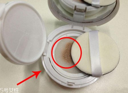 氣墊卡粉浮粉怎么辦？上妝方式換一換
