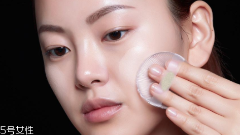 氣墊卡粉浮粉怎么辦？上妝方式換一換