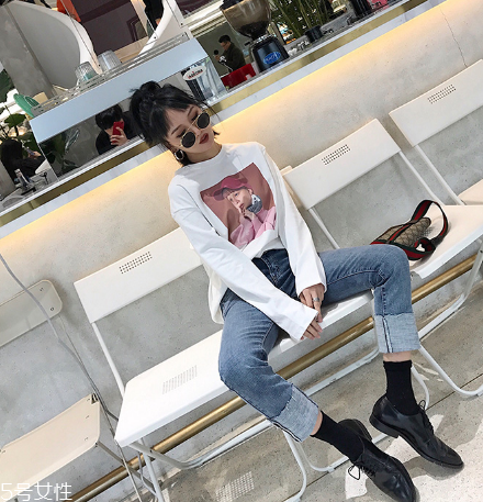 牛仔褲用醋泡還是用鹽？鹽和醋都可以減少掉色