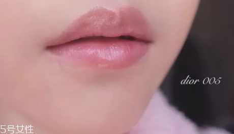 迪奧005和004哪個(gè)好看？