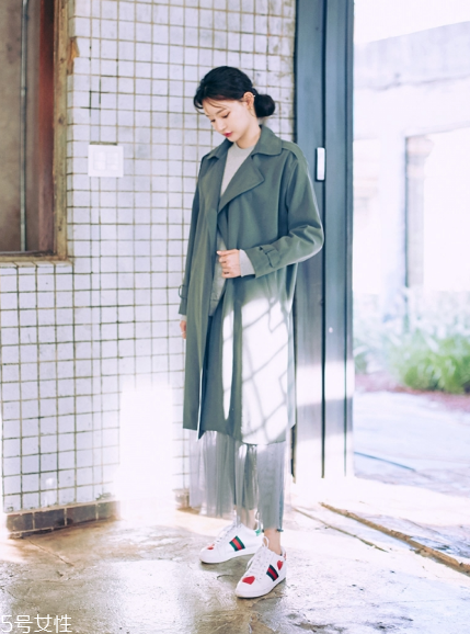 風(fēng)衣搭配什么鞋子？早春美出新高度