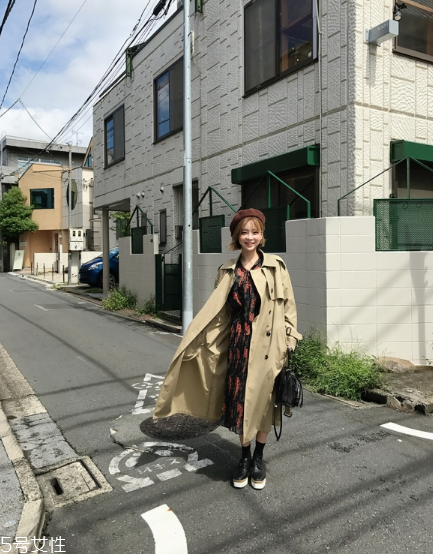 風(fēng)衣搭配什么鞋子？早春美出新高度