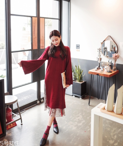 紅色針織連衣裙怎么搭配？氣質女神就是你