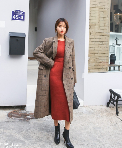 紅色針織連衣裙怎么搭配？氣質女神就是你