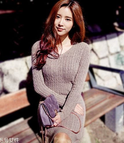 紅色針織連衣裙怎么搭配？氣質女神就是你