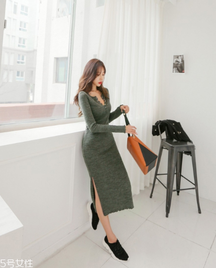 灰色針織裙怎么搭配？極致低調(diào)的氣質(zhì)美