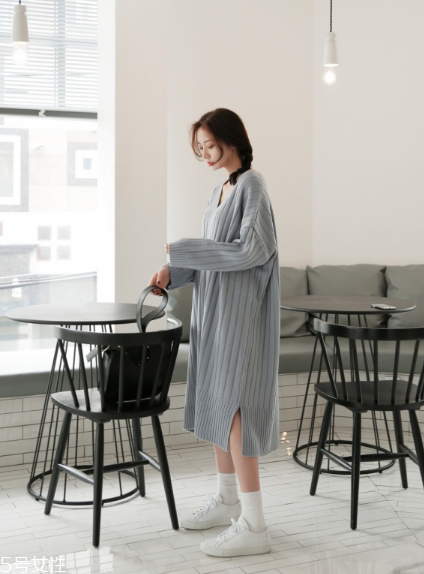 灰色針織裙怎么搭配？極致低調(diào)的氣質(zhì)美