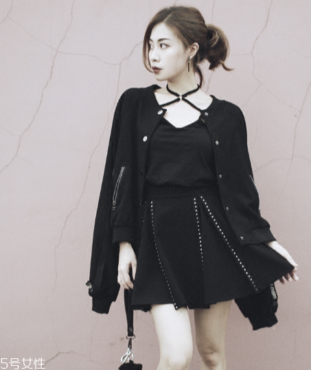鉚釘服裝怎么搭配？打造別樣高級感