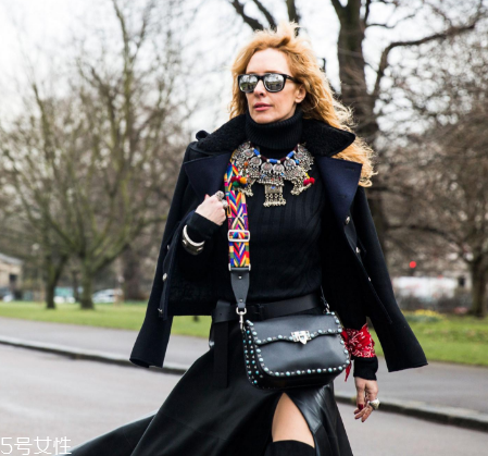 鉚釘服裝怎么搭配？打造別樣高級感