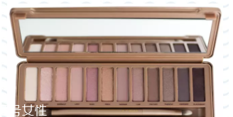 棕色眼影怎么畫(huà)好看？作為最后的暈染色