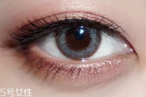 棕色眼影怎么畫(huà)好看？作為最后的暈染色