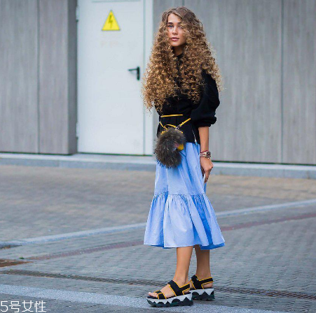 藍(lán)色服裝怎么搭配？開春讓你高級又有格調(diào)