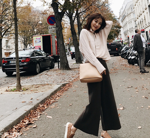 闊腿褲上面穿什么衣服？這樣搭配不會出錯(cuò)
