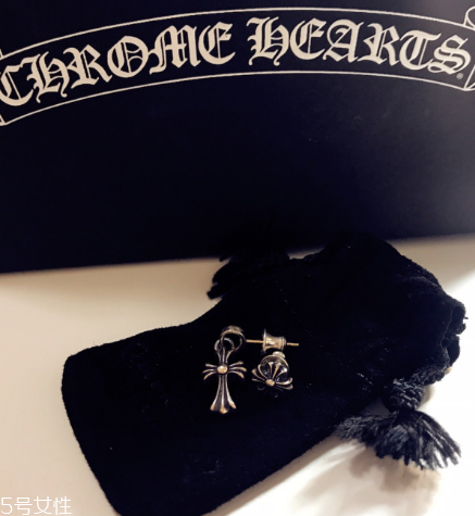 克羅心耳釘多少錢？專屬于你的個(gè)性定制