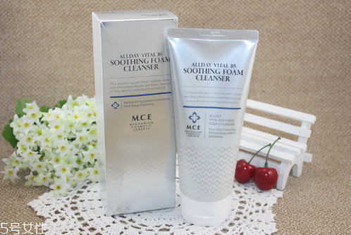 氨基酸洗面奶不適合什么皮膚 適合任何肌膚使用 氨基酸洗面奶不適合什么皮膚 適合任何肌膚使用