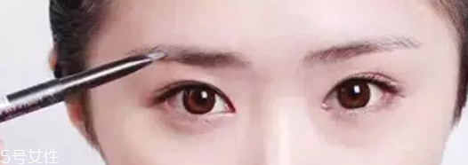 眉粉怎么選顏色好看？淺咖色不挑膚色