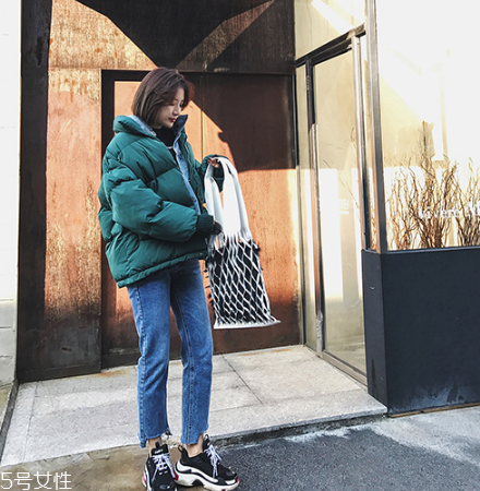 牛仔褲為什么要用鹽水泡？為了減少褪色