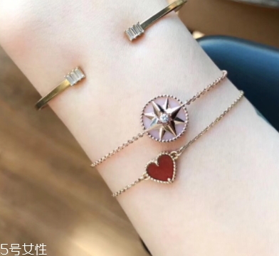 dior迪奧手鏈多少錢一個(gè)？